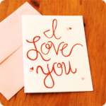 На листке написано 'i love you'