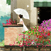 Брюнетка с белым зонтом стоит на балконе с цветами