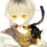 Мальчик с желтыми глазами держит черного котенка на плече