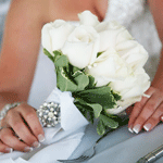 Невеста с букетом роз