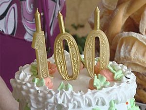 100-летний юбилей! Украшен торт цифрой 100