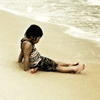 Девочка на берегу моря