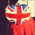 Клатч на цепочке в форме сердца с принтом британского флага