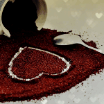 На рассыпанном кофе нарисовали сердце