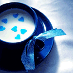 Синяя чашка с сердцами