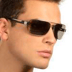  Мужчина в черных солнцезащитных очках на <b>белом</b> фоне 