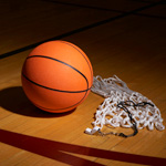 Баскетбольный мяч и корзина от  басктетбольного щита