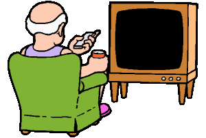 Мужчина переключает  каналы телевизора