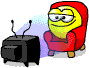 Смайл смотрит TV в красном кресле