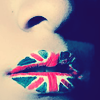 Губы раскрашенные под британский флаг