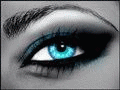 Ярко-бирюзовый женский глаз