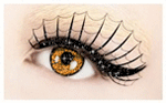 Женский глаз с паутиной на ресницах