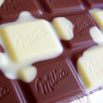  <b>Шоколад</b> milka два в одном 