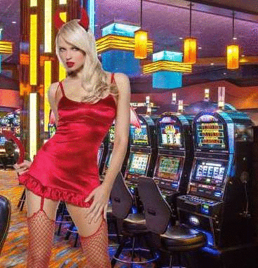 Девушка в игровом зале казино