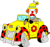 Клоун на машине на арене цирка