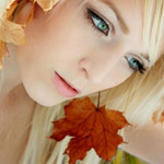  Девушка с кленовым <b>листом</b>, раскрашенным осенью 