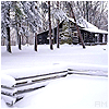 Деревенский дом в зимнию пору