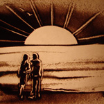 Мужчина и женщина на фоне стилизованного восходящего солн...