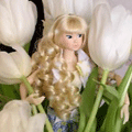 Кукла среди тюльпанов