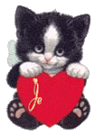 Котенок с красным сердечком