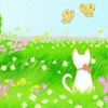  Белый кот сидит в траве и смотрит на порхающих <b>бабочек</b> 