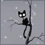 Кот под снегом на дереве