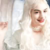 Белая королева из фильма Алиса в стране чудес