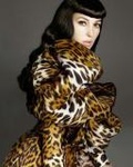 Моника беллуччи в леопардовом пальто