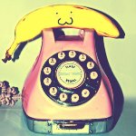  Банан лежит на телефоне, как <b>трубка</b> 