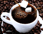 Кладем сахар в кофе