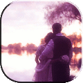 Влюбленные обнимаются на берегу озера