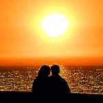 Влюблённые встречают восход солнца