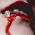 Вампирша, кровь, клыки