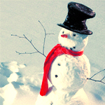 Снеговик в цилиндре и шарфе