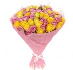 Букет Желтых и розовых роз в розовой упаковке