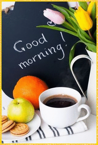 Доброго утра!  Завтрак с фруктами и тюльпанами