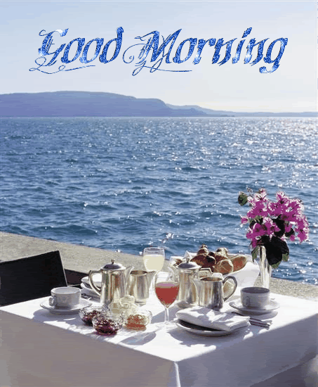 Доброго утра!  Столик для завтрака у моря