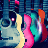 Много цветных гитар