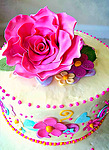 Торт с розовым цветком