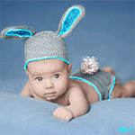 Младенец в костюме зайчика