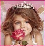 Маленькая принцесса с розой