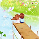  Девочка с мальчиком сидят на <b>деревянном</b> мостике 