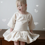 Маленькая девочка в белом