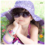  Девочка в фиолетовой панамке, солнечных <b>очках</b> и браслетик... 