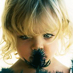 Светловолосая девочка с чёрным цветком