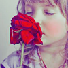 Девочка с розой в руках