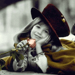 Милая девочка с цветочком