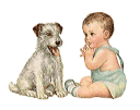 Ребенок играет с собакой