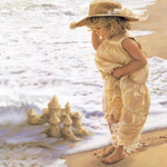 Девочка в платье и шляпке стоит у моря и смотрит на песоч...