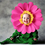 Ребёнок в костюме цветка